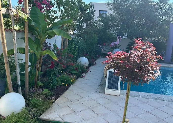 Location Piscine Jardin Villa